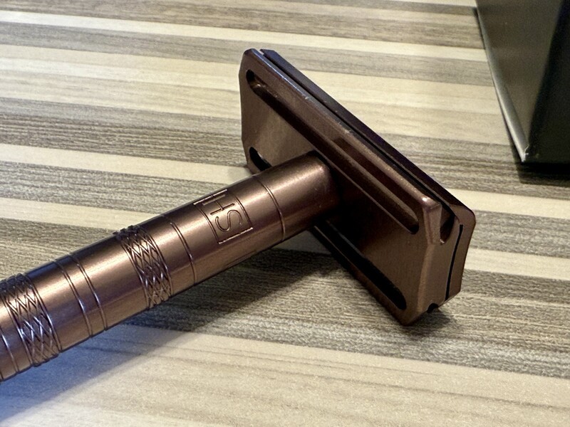 Henson Razor Close Up White Counter